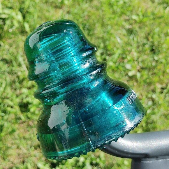 Hemingray 40 Antique Glass Insulator "8" embossed on top Aqua Green - Picture 3 of 7